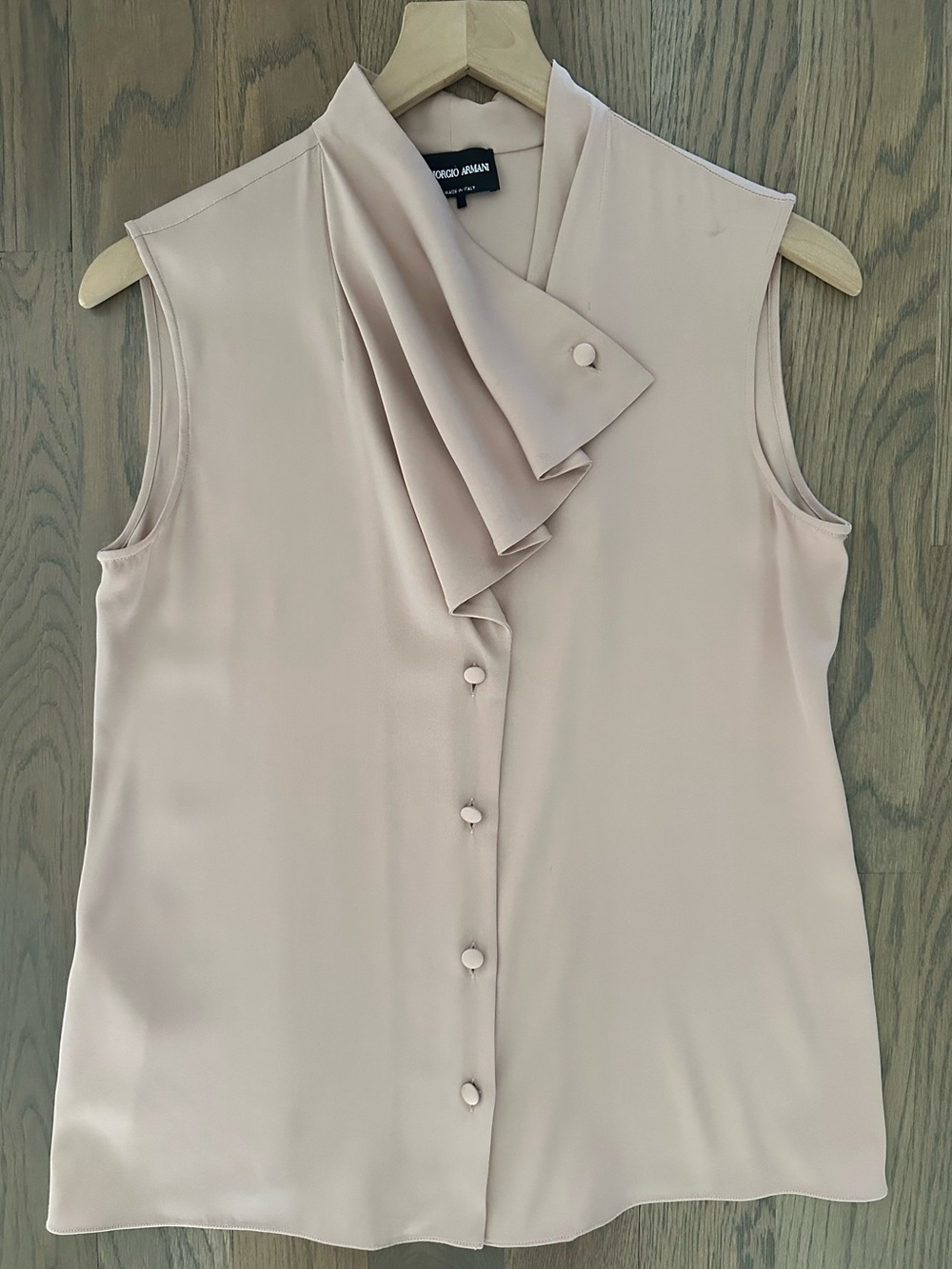 Giorgio Armani Sleeveless Button Front Silk Crepe Blouse Pale Pink 42 EU / 6 US
